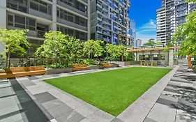 Great Location 2B2B Free Parking